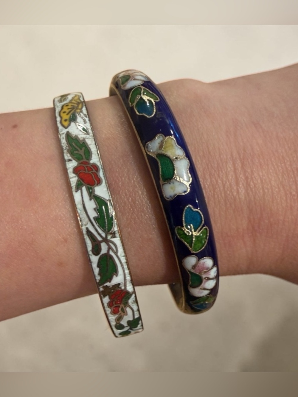 Cloisonné Floral Enamel Bangle Bracelet - Blue and White